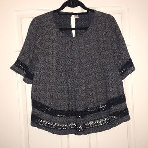 Old Navy White/Navy Patterned Tunic Blouse NWOT